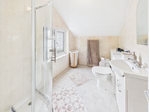 ENSUITE SHOWER ROOM- click for photo gallery